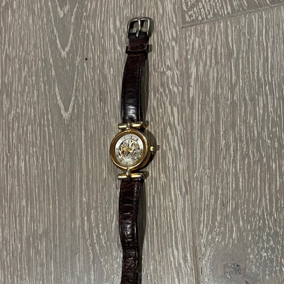 Fossil women's automatic skeleton watch with a gold-tone - Picture 3 of 5